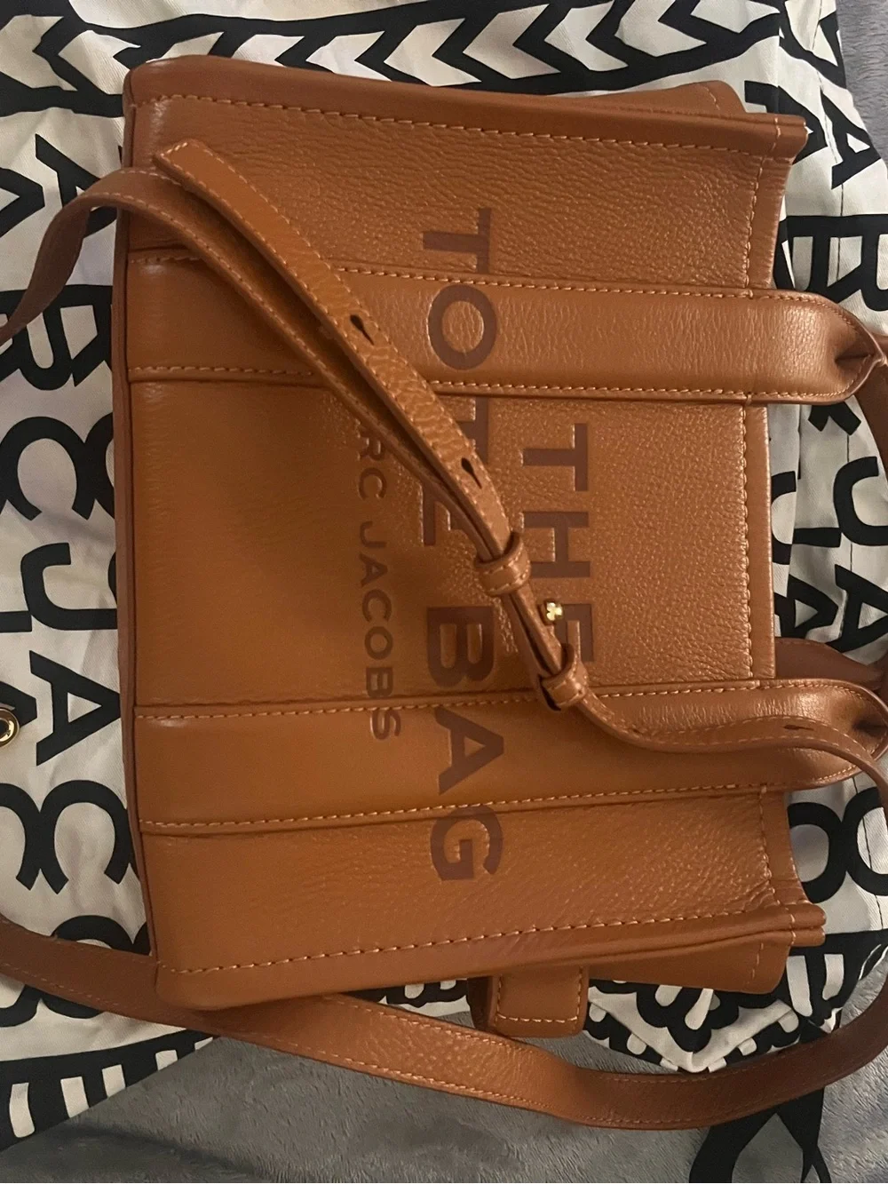 Marc Jacobs Leather The Tote SMALL size - Picture 14 of 15
